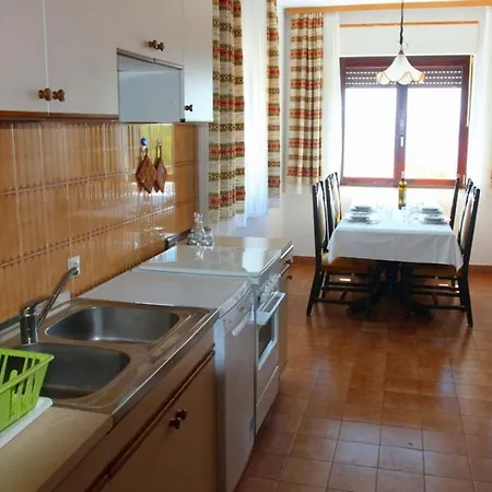 Three-bedroom In I *