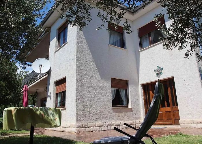 Three-bedroom In I *